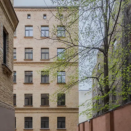 Elegant Center Apartment *